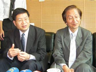 Asustek president and CEO Jerry Shen (left) and chairman Jonney Shih (right) Asustek president and CEO Jerry Shen (left) and chairman Jonney Shih (right)