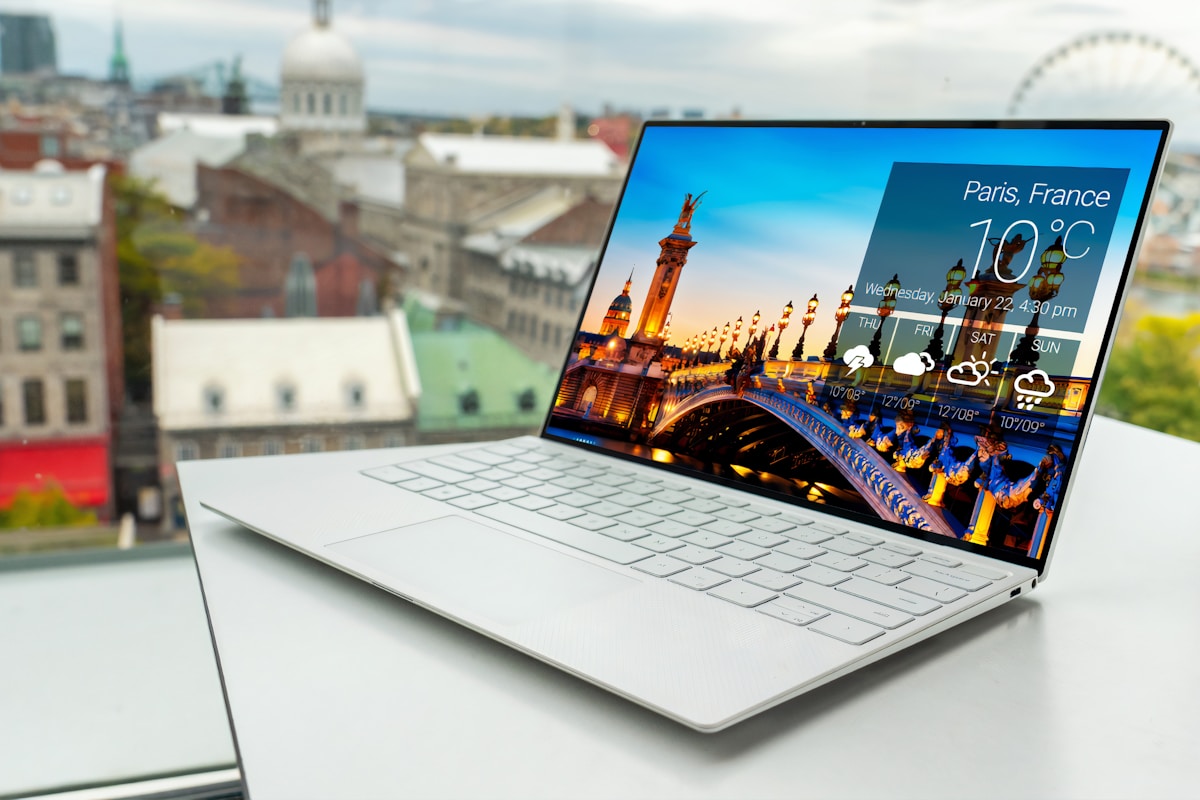 MacBook Air M4 vs Dell XPS 14: Premium Ultrabook Showdown