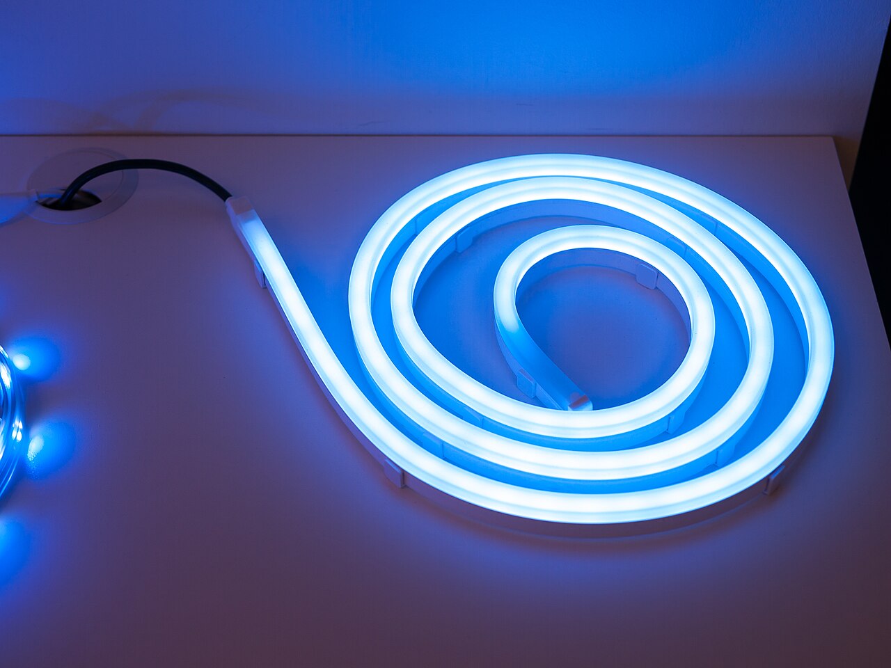 Philips Hue IKEA - Philips Hue vs IKEA Dirigera: Smart Lighting on Different Budgets