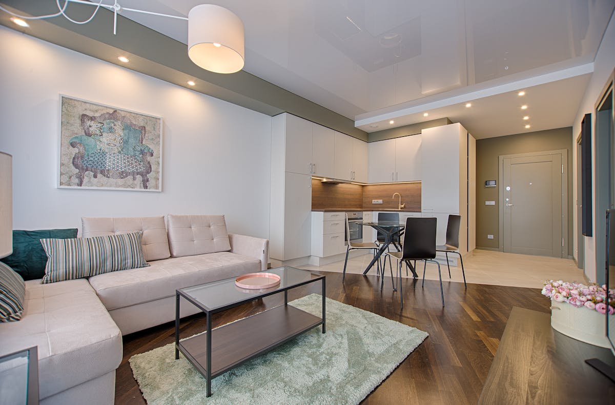 Philips Hue vs IKEA Dirigera: Smart Lighting on Different Budgets