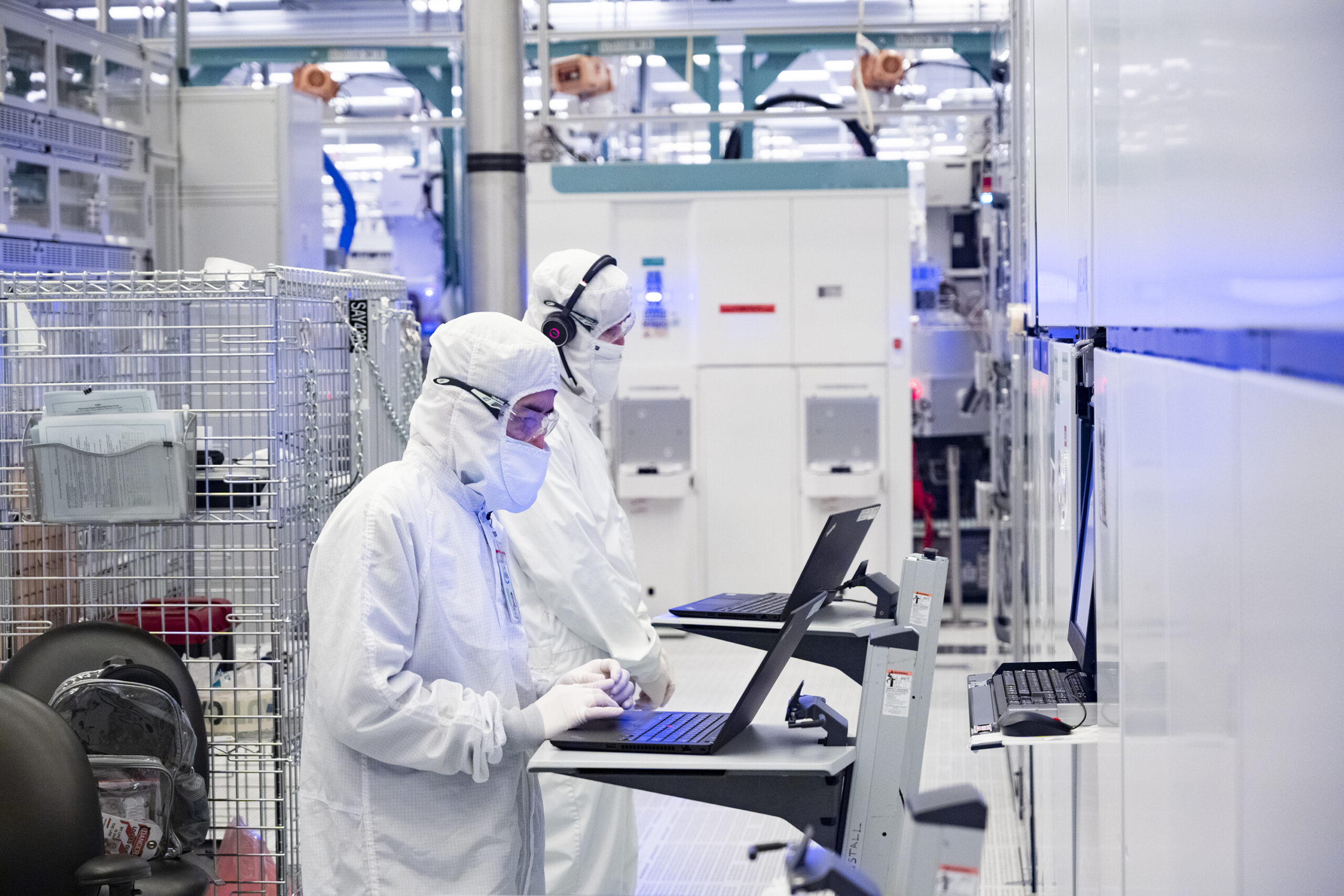 Intel D1X semiconductor manufacturing cleanroom in Hillsboro, Oregon. Image: Intel
