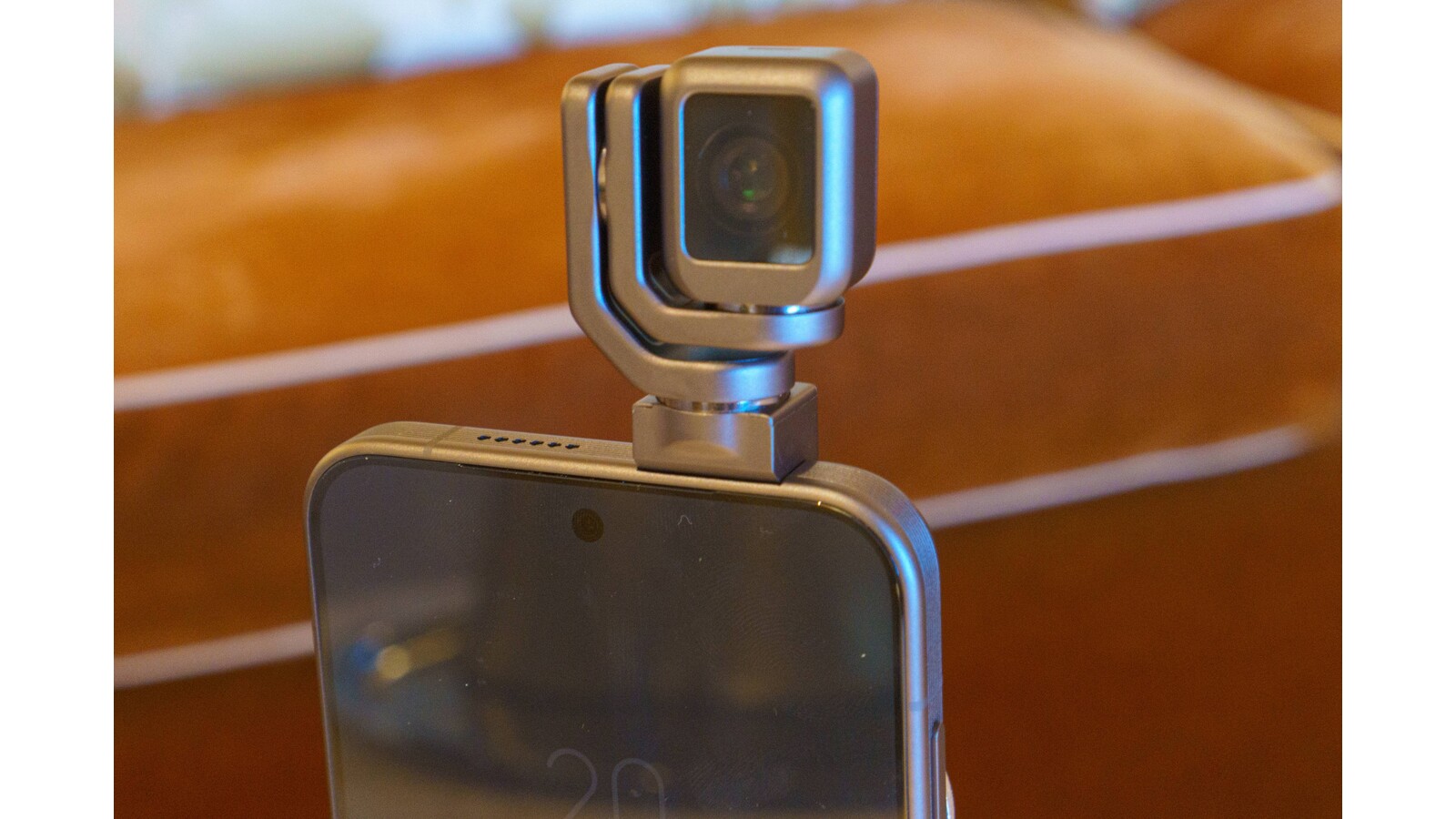Honor Robot Phone gimbal camera arm raised from the chassis