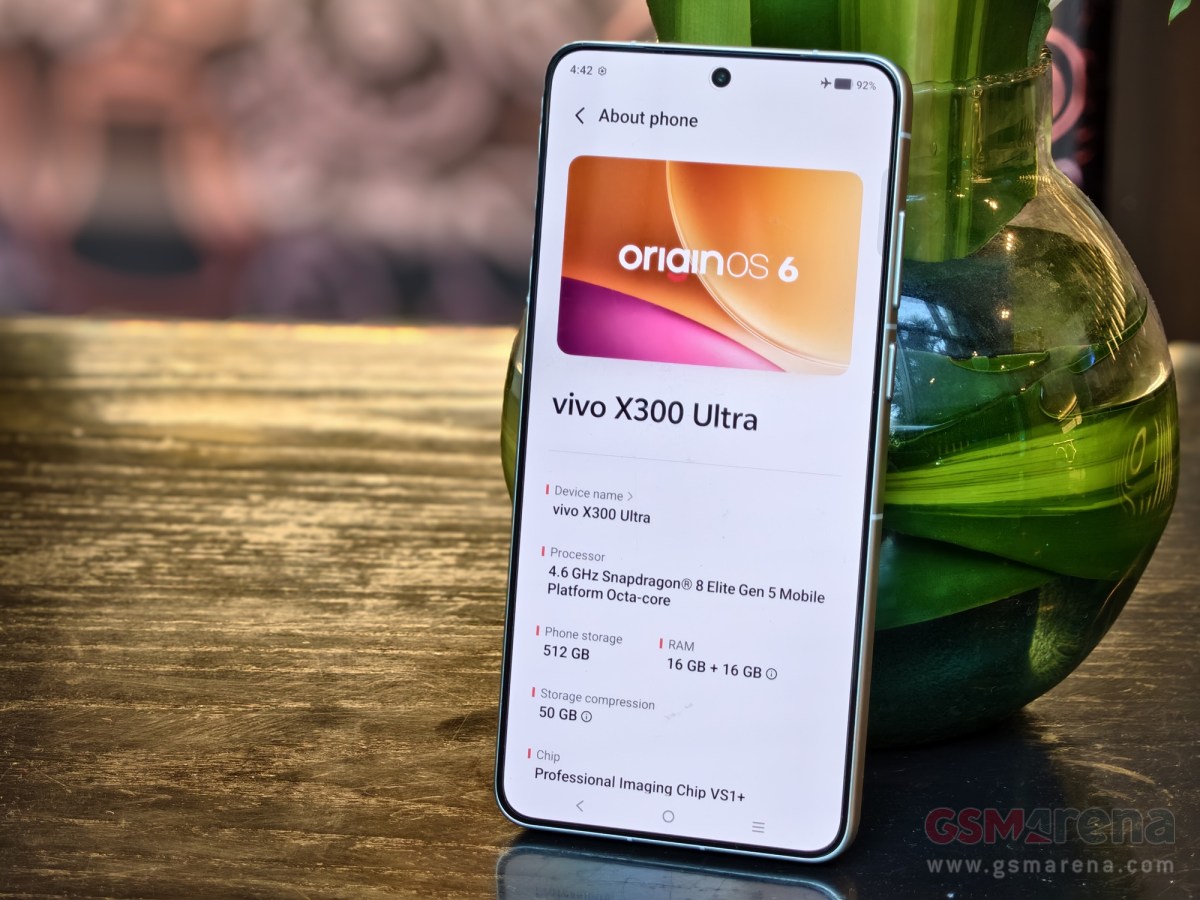 Vivo X300 Ultra Victory Green showing the Zeiss triple camera module