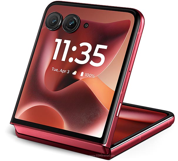Motorola Razr 60 Ultra rear cameras and finish