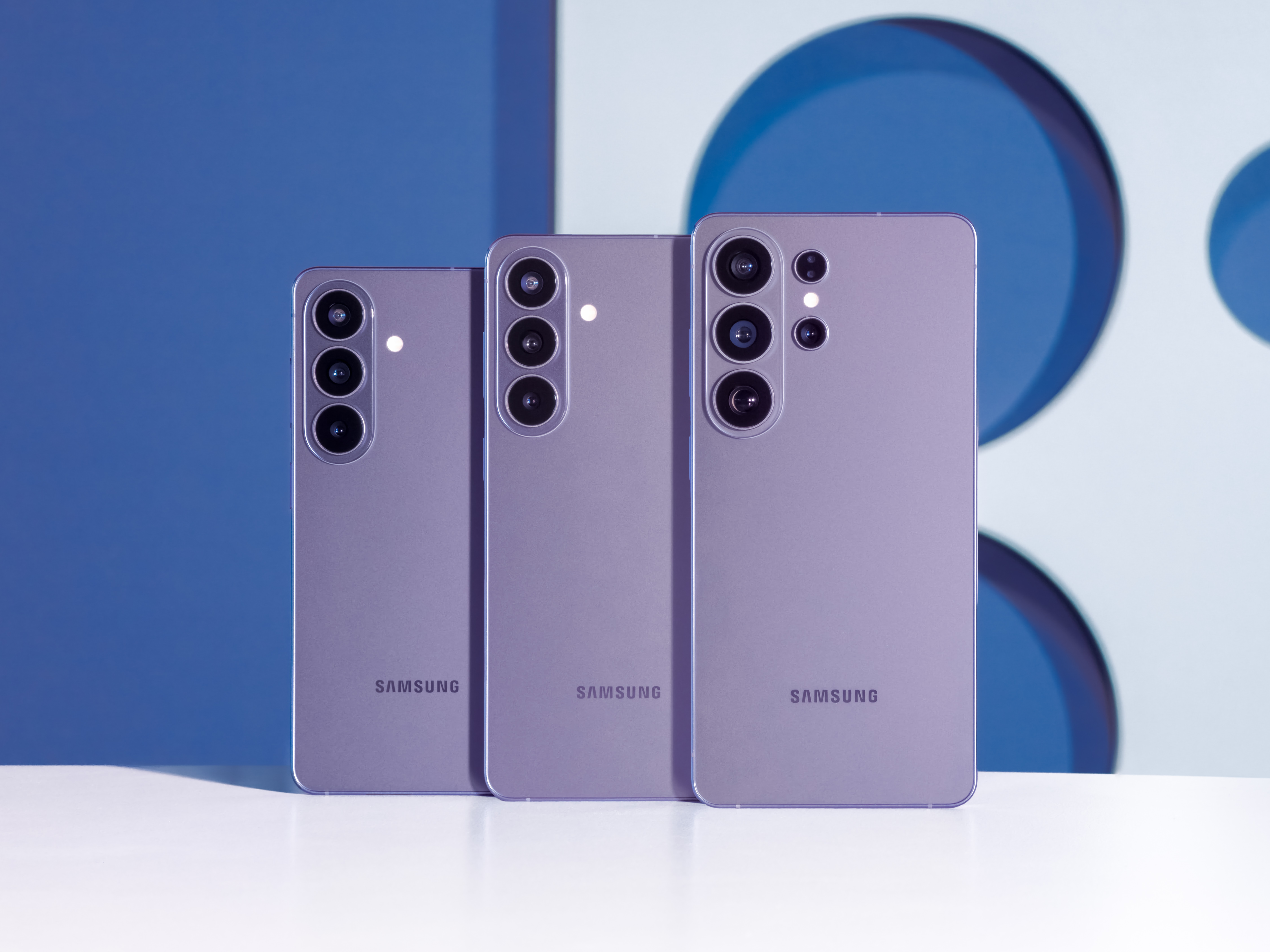 Three Samsung Galaxy S26 sizes standing side by side in violet