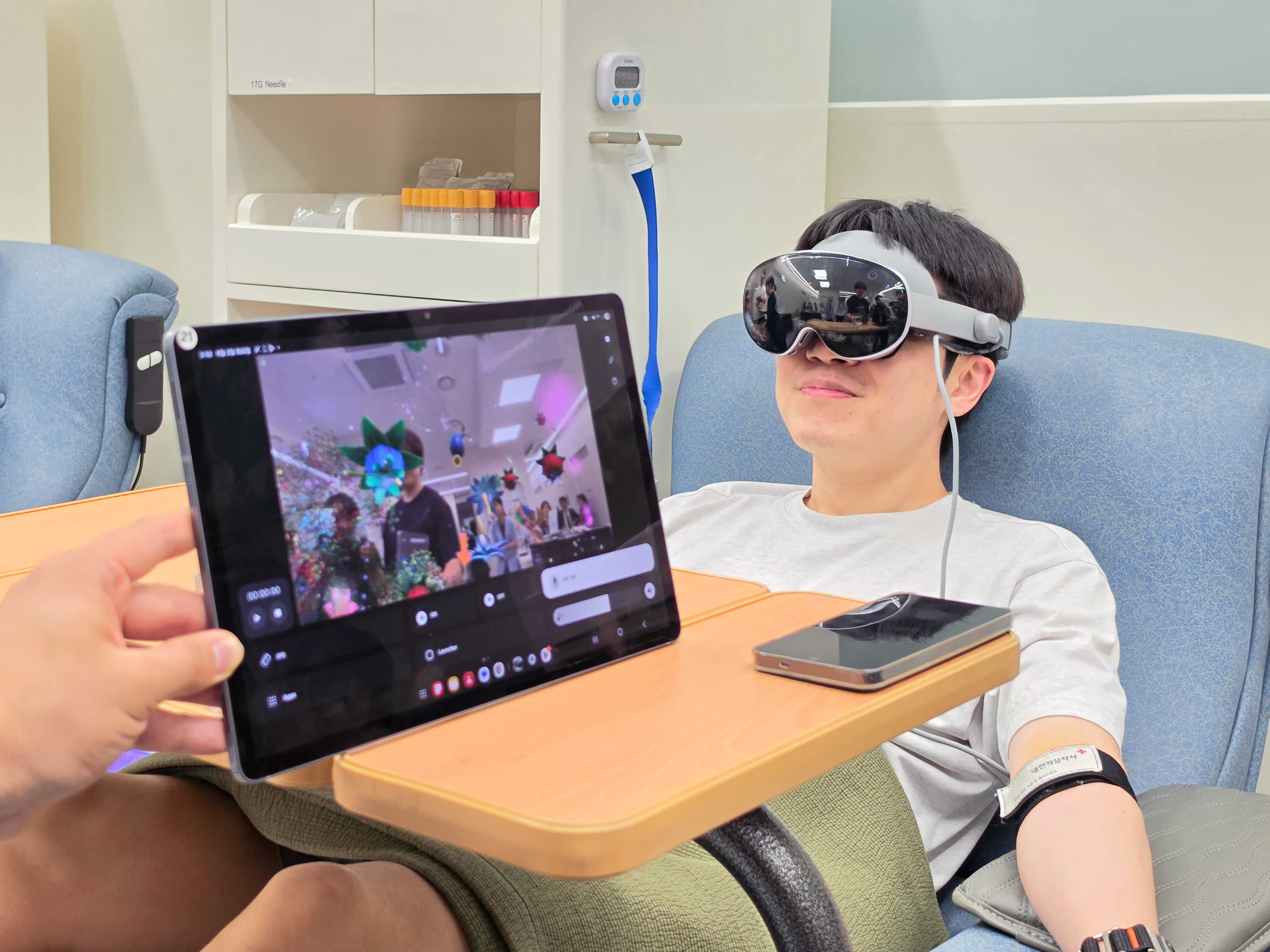 Samsung Galaxy XR device in a clean studio setting showing the display and form factor, from Samsung UK press materials
