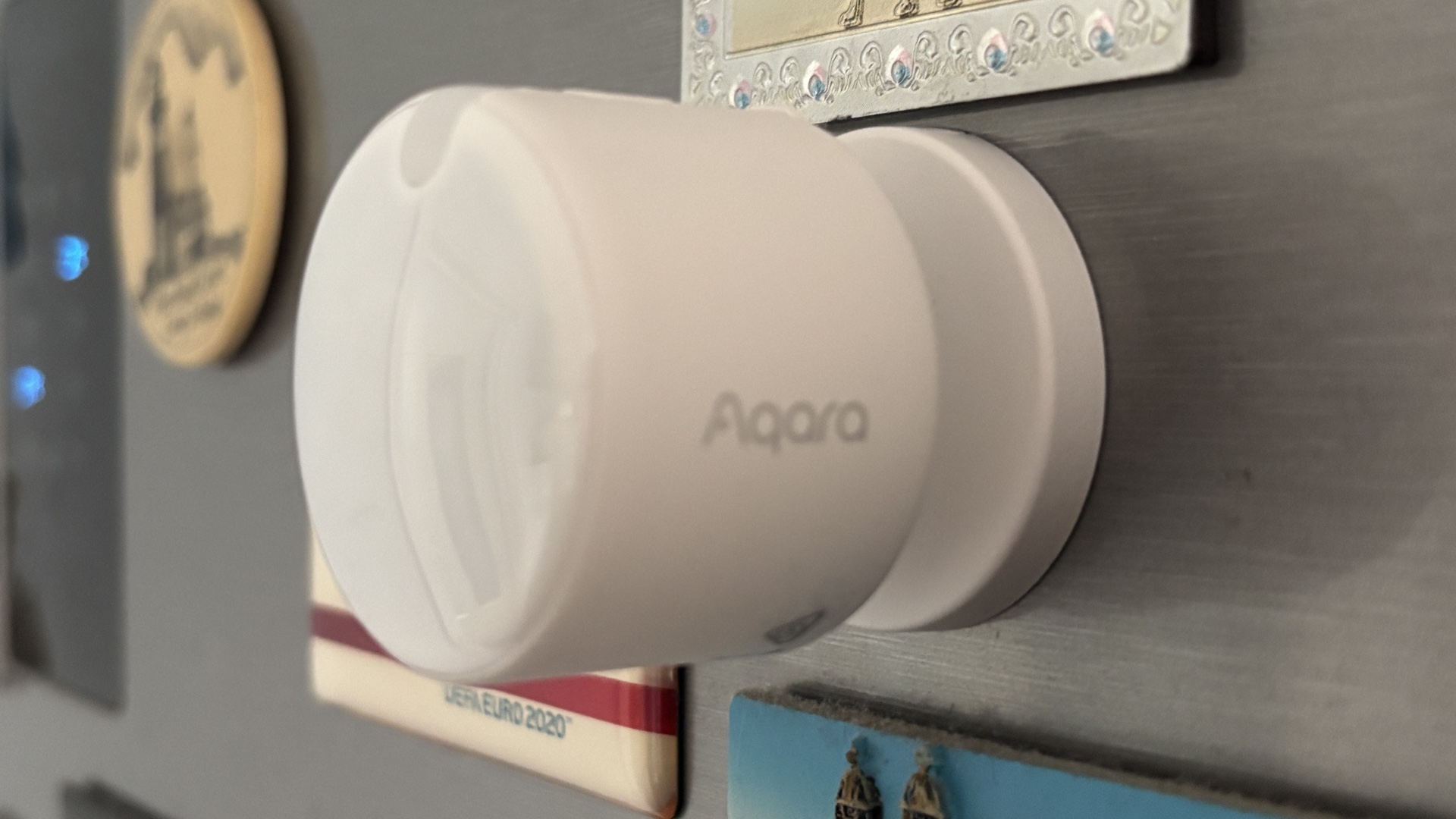 Close-up of the Aqara FP300 radar presence sensor and its CR2450 coin cells