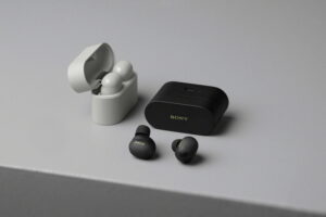 Sony WF-1000XM6 earbuds in black and platinum silver